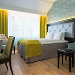 Thon Opera Hotel 4*